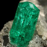 Beryl (variety emerald), Calcite
25x25x32mm, xl=8x3mm
(Autor: Fiebre Verde)