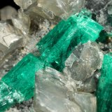 Beryl (variety emerald), Calcite, Dolomite, Pyrite
98x83x35mm, longest xl=20mm
(Autor: Fiebre Verde)