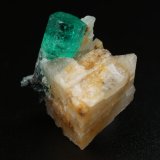 Beryl (variety emerald), Calcite
16x16x12mm, xl=12mm
(Autor: Fiebre Verde)