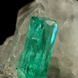 Beryl (variety emerald), Calcite, Pyrite
26x17x30mm, xl=9x2mm
(Autor: Fiebre Verde)