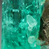 Beryl (variety emerald), Pyrite
xl=19x7.5mm
(Autor: Fiebre Verde)