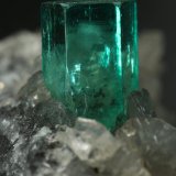 Beryl (variety emerald), Dolomite
34x18x24mm, xl=7x5mm
(Autor: Fiebre Verde)