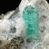 Beryl (variety emerald), Calcite, Pyrite
30x28x17mm, xl=10mm
(Autor: Fiebre Verde)