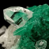 Beryl (variety emerald), Calcite, Quartz
53x39mm, xl=25x23mm
(Autor: Fiebre Verde)