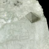 Beryl (variety emerald), Calcite, Dolomite
25x23x21mm, main xl=12mm
(Autor: Fiebre Verde)