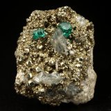 Beryl (variety emerald), Albite (variety cleavelandite), Calcite, Pyrite
18x25x12mm, xls=4 &amp; 3mm
(Autor: Fiebre Verde)