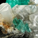 Beryl (variety emerald), Albite (variety cleavelandite), Dolomite, Pyrite
54x37x33mm, aggregate=14x18mm
(Autor: Fiebre Verde)
