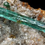 Beryl (variety emerald), Calcite
34x35x34mm, main xl=18mm
(Autor: Fiebre Verde)