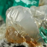 Beryl (variety emerald), Albite (variety cleavelandite), Dolomite, Pyrite
54x37x33mm, aggregate=14x18mm
(Autor: Fiebre Verde)