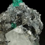 Beryl (variety emerald), Calcite, Fluorite
25x24x21mm, main xl=10mm
(Autor: Fiebre Verde)