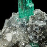 Beryl (variety emerald), Calcite, Fluorite
25x24x21mm, main xl=10mm
(Autor: Fiebre Verde)