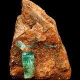 Beryl (variety emerald), Calcite, Pyrite
30x12x42mm, main xl=13x5mm
(Autor: Fiebre Verde)