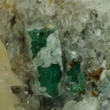 Beryl (variety emerald), Calcite, Quartz
80x90x35mm
(Autor: Fiebre Verde)