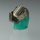 Beryl (variety emerald), Pyrite
xl=7mm
(Autor: Fiebre Verde)