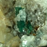 Beryl (variety emerald), Calcite, Quartz
80x90x35mm
(Autor: Fiebre Verde)