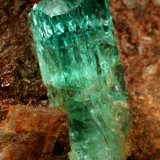 Beryl (variety emerald), Calcite, Pyrite
30x12x42mm, main xl=13x5mm
(Autor: Fiebre Verde)