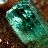 Beryl (variety emerald), Calcite, Pyrite
30x12x42mm, main xl=13x5mm
(Autor: Fiebre Verde)