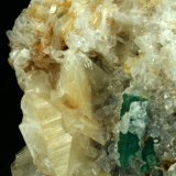 Beryl (variety emerald), Calcite, Quartz
80x90x35mm
(Autor: Fiebre Verde)