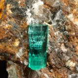 Beryl (variety emerald), Calcite
44x55x36mm, xl=13mm
(Autor: Fiebre Verde)