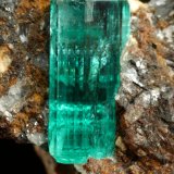 Beryl (variety emerald), Calcite
44x55x36mm, xl=13mm
(Autor: Fiebre Verde)