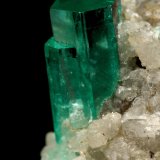Beryl (variety emerald), Calcite
30x49x29mm, xl=9x4mm
(Autor: Fiebre Verde)