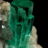 Beryl (variety emerald), Calcite
30x49x29mm, xl=9x4mm
(Autor: Fiebre Verde)