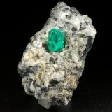 Beryl (variety emerald), Calcite
27x33x35mm, xl=9mm
(Autor: Fiebre Verde)