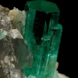 Beryl (variety emerald), Calcite
30x49x29mm, xl=9x4mm
(Autor: Fiebre Verde)