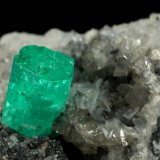 Beryl (variety emerald), Calcite, Dolomite, Pyrite
27x24x35mm, xl=9x6mm
(Autor: Fiebre Verde)