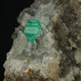 Beryl (variety emerald), Calcite
47x30x35mm
(Autor: Fiebre Verde)