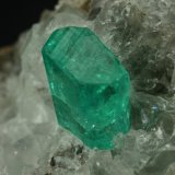 Beryl (variety emerald), Calcite
47x30x35mm
(Autor: Fiebre Verde)