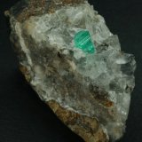 Beryl (variety emerald), Calcite
47x30x35mm
(Autor: Fiebre Verde)