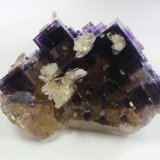 Fluorite, Calcite
74 mm x 60 mm x 49 mm
(Autor: Don Lum)