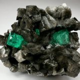 Beryl (variety emerald), Calcite
68x62x40mm, xl=15mm
(Autor: Fiebre Verde)