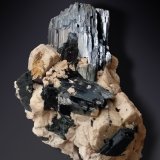 Arfvedsonite and Orthoclase
34 mm x 52 mm x 28 mm
(Autor: Firmo Espinar)
