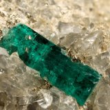 Beryl (variety emerald), Dolomite, Pyrite
30x29x41mm, main xl=10mm
(Autor: Fiebre Verde)