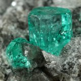 Beryl (variety emerald), Calcite, Dolomite
87x64x61mm, largest xl=5mm
(Autor: Fiebre Verde)