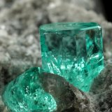 Beryl (variety emerald), Calcite, Dolomite
87x64x61mm, largest xl=5mm
(Autor: Fiebre Verde)