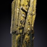 Elbaite (variety verdelite)
Mina Cruzeiro, Santa Maria do Suaçui, Governador Valadares, Vale do Rio Doce, Minas Gerais, Brasil
32 mm × 55 mm x 25 mm
(Autor: Firmo Espinar)