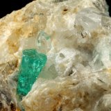 Beryl (variety emerald), Calcite, Quartz
52x32x40mm, main xl=10mm
(Autor: Fiebre Verde)