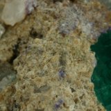 Beryl (variety emerald), Calcite
Detail - FOV=2cm
(Autor: Fiebre Verde)