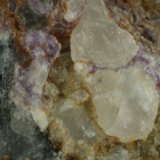 Beryl (variety emerald), Calcite
Detail - FOV=2cm
(Autor: Fiebre Verde)