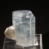 Beryl (variety aquamarine) and Quartz (variety smoky)
35mm x 37mm x 18mm overall size. Beryl = 24mm x 37mm x 18mm
(Autor: Firmo Espinar)