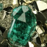 Beryl (variety emerald) and Pyrite
Detail - xl length=6mm
(Autor: Fiebre Verde)