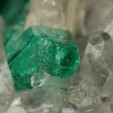 Beryl (variety emerald), Calcite
31x21x20mm, xl=16x4mm
(Autor: Fiebre Verde)