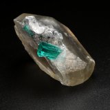 Beryl (variety emerald), Calcite
33x26x18mm (calcite xl), xls=8.5 &amp; 4mm
(Autor: Fiebre Verde)