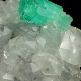 Beryl (variety emerald), Calcite, Quartz
71x49x20mm, aggregate=15x9mm
(Autor: Fiebre Verde)