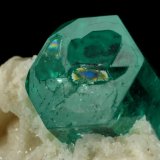 Beryl (variety emerald), Calcite, Dolomite
30x28x27mm, xl=17x8.5mm
(Autor: Fiebre Verde)