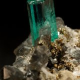 Beryl (variety emerald),  Calcite, Pyrite
19x14x21mm, xl=7mm
(Autor: Fiebre Verde)