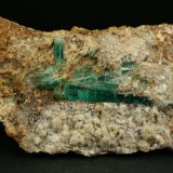 Beryl (variety emerald), Calcite, Albite
125x40x60mm, main xl=42mm
(Autor: Fiebre Verde)